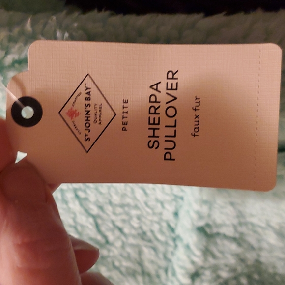 Sherpa Pullover - Picture 3 of 4